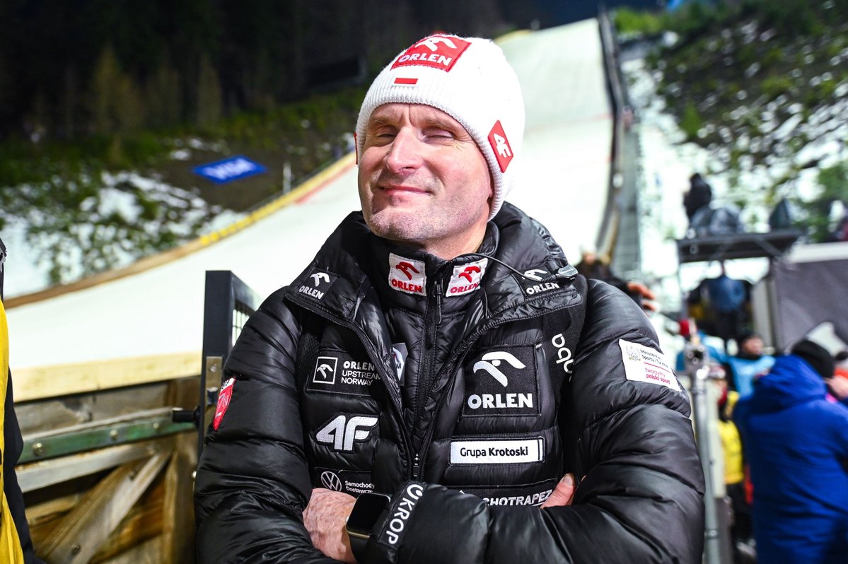 Maciej Maciusiak na stanowisku trenera polskiej kadry A jest od wiosny. Miał całe lato na przygotowanie swoich skoczków do Pucharu Świata. I jak mu to wyszło? Tak, że tyłki naszej kadrze ratuje 18-latek, którego akurat on nie trenował. Panie trenerze, może najwyższy czas