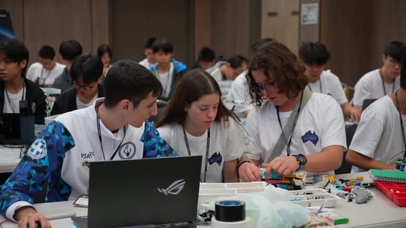 🇬🇷🤖La Grecia in cima al mondo negli sport robotici!
Con 11 atleti, il TEAM HELLAS IROC ha ottenuto un successo straordinario alla 27a Olimpiade Internazionale di Robotica (IROC 2025).
🥇3 medaglie d'oro
🥉3 medaglie di bronzo
🏆11 premi tecnici
facebook.com/PuntoGrecia.gr…
