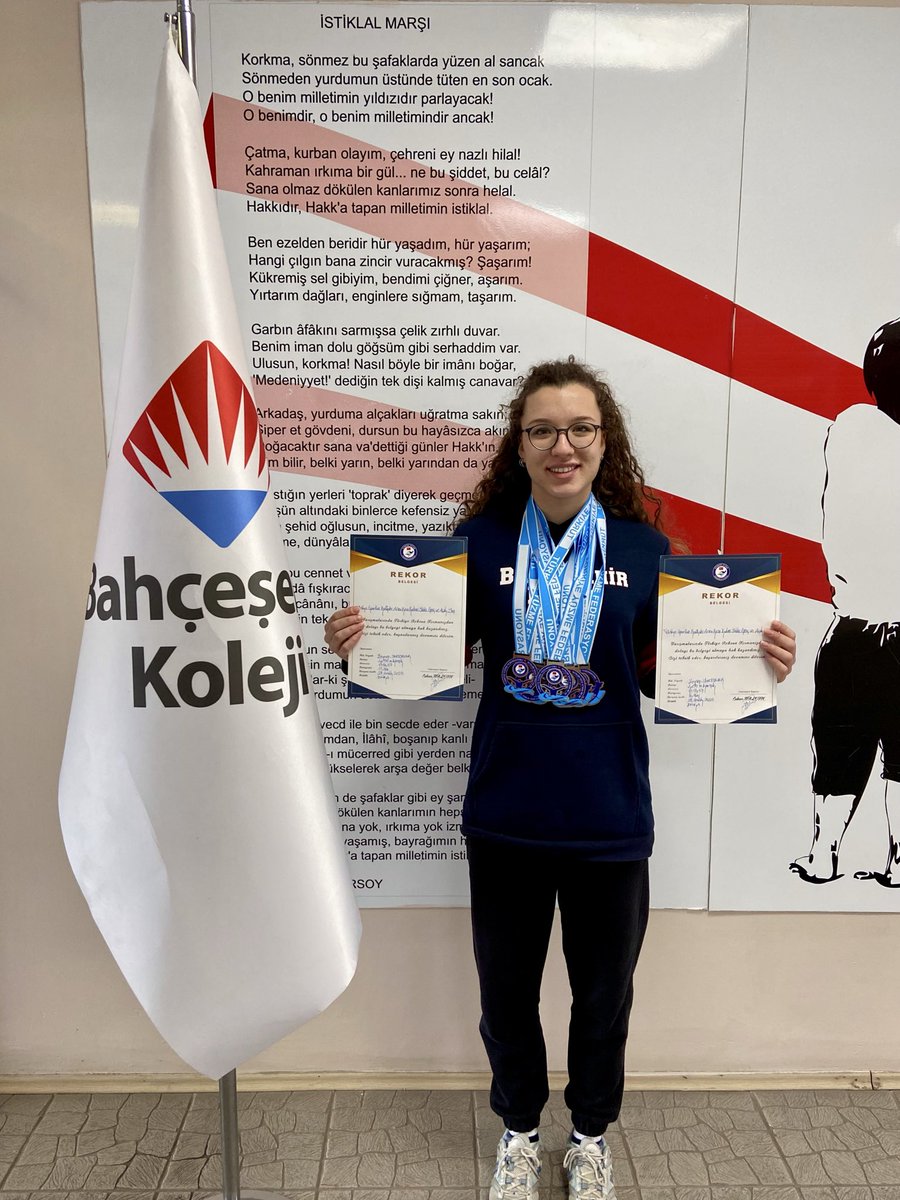 Tebrikler Zeynep! 🇹🇷🏊‍♀️

✨ Edirne Kampüs Fen ve Teknoloji Lisesi 11. sınıf öğrencimiz Zeynep Yurtsever, 24–28 Aralık 2025 tarihlerinde Antalya’da düzenlenen Türkiye Kısa Kulvar Yıldız Genç ve Açık Yaş Yüzme Şampiyonası’nda elde ettiği derecelerle önemli başarılara imza attı.

🏊‍♀️