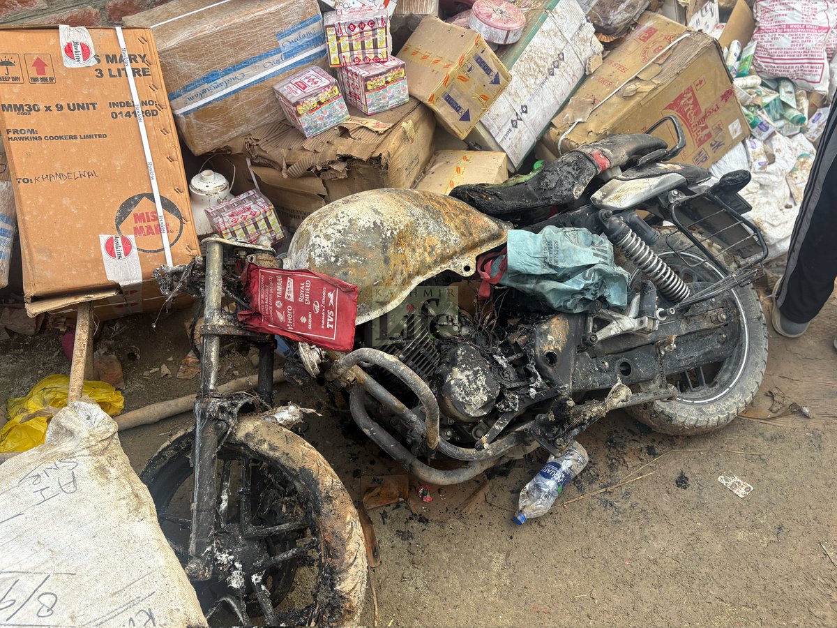 KashmirLife's tweet photo. Tengpora: After the Flames

A fire broke out in #Tengpora last evening, with #FireandEmergency Services working through the night to confine the #blaze as locals assisted on the ground. Police and forensic teams are on site to investigate the suspected short-circuit cause. See photos