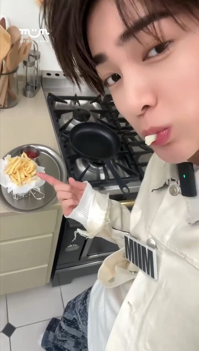 adorebiie's tweet image. 'Ngeselin bf'
(Boyfriend atau Bestfriends?)

a Keonho few tweets auᯓᡣ𐭩