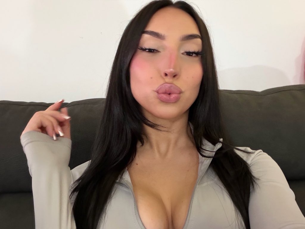 AlliMcCan's tweet image. 