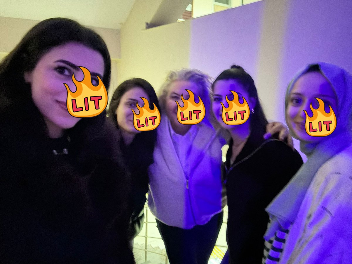 aşk kızlarım ve dünyalar tatlısı psikiyatri hocamız 😚