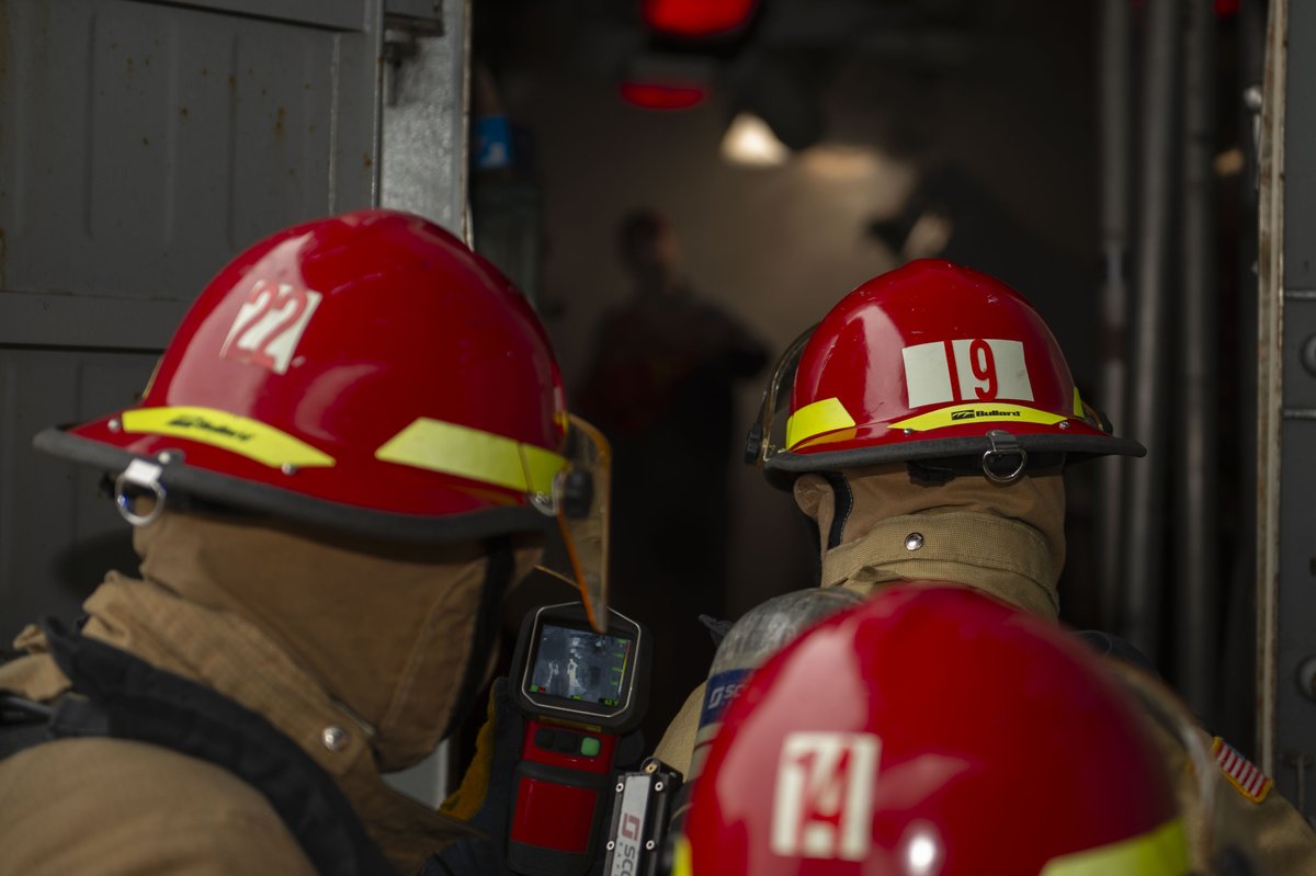 Teamwork in action! 🧑‍🚒

Sailors aboard the USS Blue Ridge (LCC 19) participated in a damage control drill while in port in Yokosuka, Japan. 

#US7thFleet | #NavyReadiness https://t.co/Xju37Wqdzv