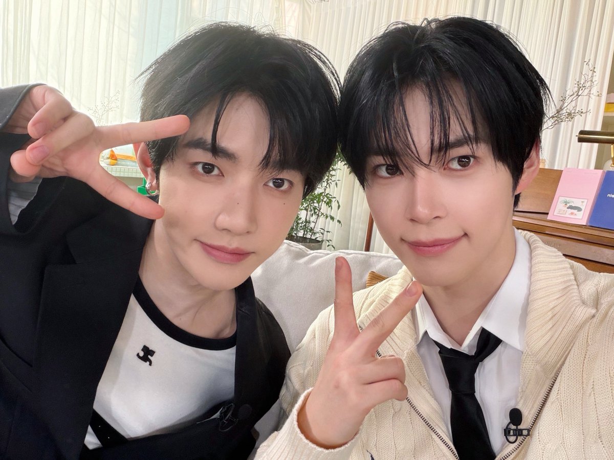 ZB1_official's tweet image. _𝗭𝗘𝗥𝗢𝗙𝗢𝗖𝗨𝗦

※ 스포주의 ※ 

한빈&amp;amp;하오의 최종 선택은⁉️
역시나 제로즈🌹

#ZEROBASEONE #ZB1 #제로베이스원
#SUNGHANBIN #ZHANGHAO 
#성한빈 #장하오