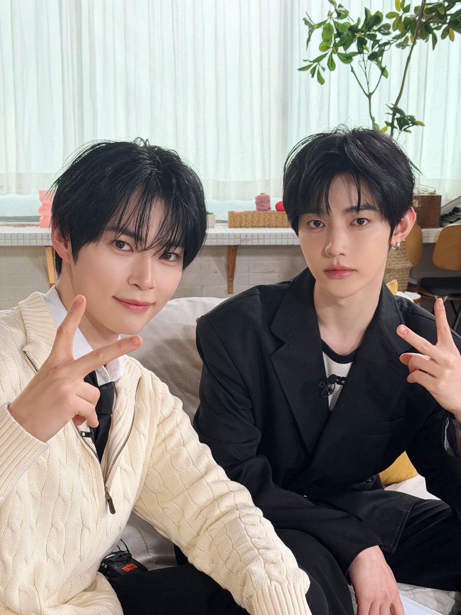 ZB1_official's tweet image. _𝗭𝗘𝗥𝗢𝗙𝗢𝗖𝗨𝗦

※ 스포주의 ※ 

한빈&amp;amp;하오의 최종 선택은⁉️
역시나 제로즈🌹

#ZEROBASEONE #ZB1 #제로베이스원
#SUNGHANBIN #ZHANGHAO 
#성한빈 #장하오