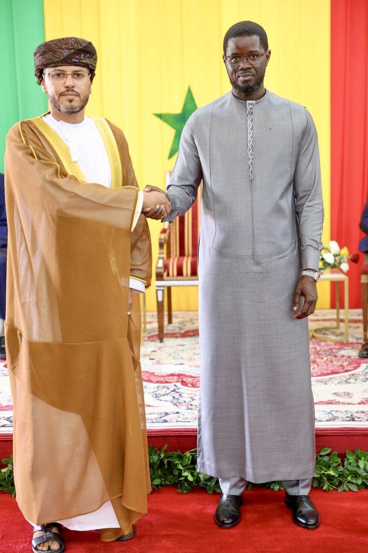 OmanEmbassySEN's tweet photo. حضر السفير محمد بن سالم جداد الكثيري، رئيس البعثة، مراسم تقديم تهاني السلك الدبلوماسي لرئيس جمهورية السنغال فخامة بشيرُ ديوماي فاي بمناسبة السنة الميلادية الجديدة 2026. https://t.co/UrzlnSsWbn