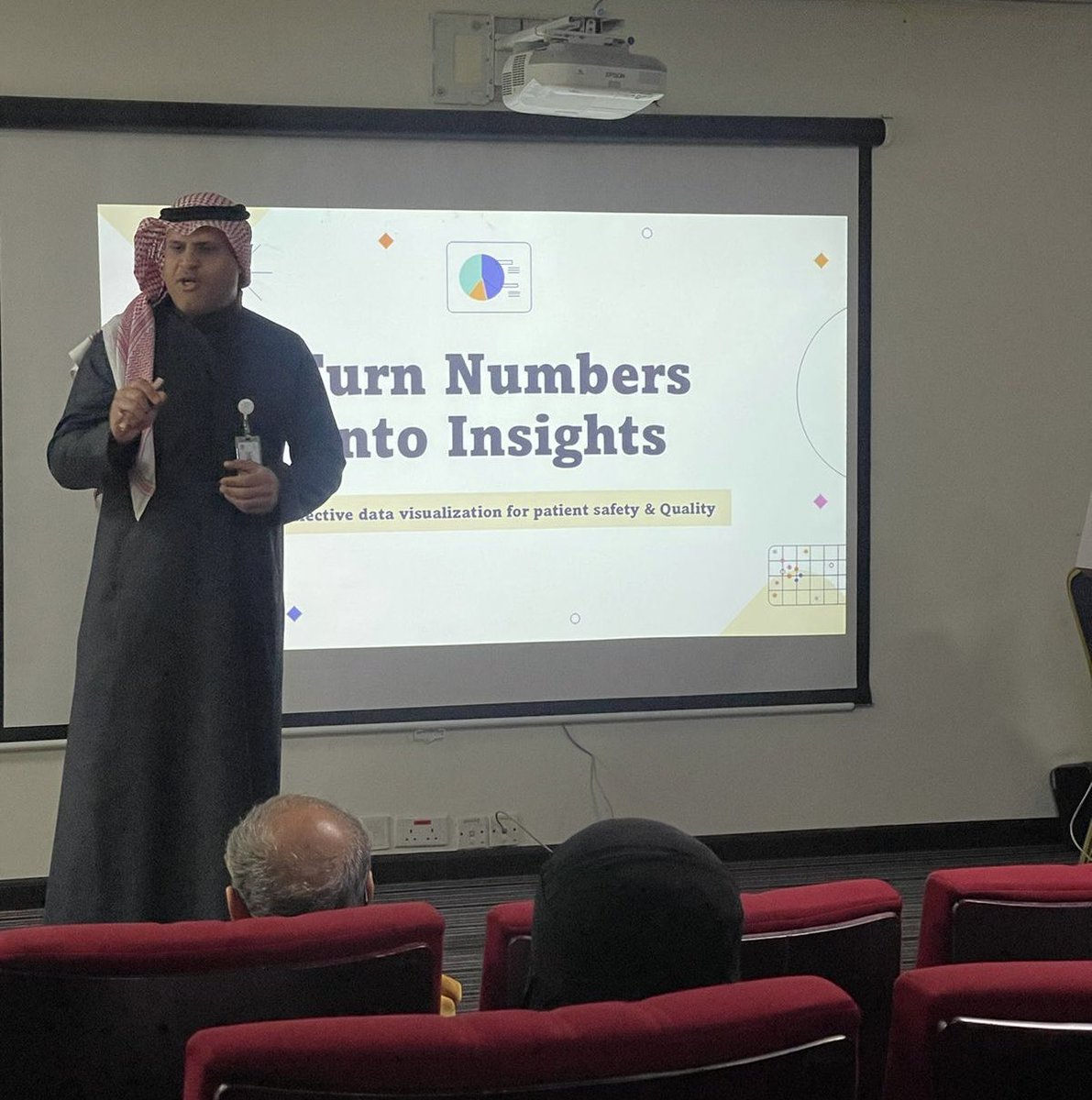 AlAhsaHC's tweet photo. أقام #تجمع_الأحساء_الصحي ورشة عمل حول الجودة في الرعاية الصحية، تناولت عددًا من المحاور المهمة، أبرزها سلامة المريض، والمراجعة الإكلينيكية، وأهمية البيانات في تحسين جودة الرعاية الصحية، وذلك بهدف رفع كفاءة الممارسات الصحية، وتعزيز ثقافة الجودة وسلامة المرضى، وتحسين مخرجات الرعاية الصحية، بما يسهم في تطوير الأداء المؤسسي وتحقيق أفضل النتائج الصحية للمستفيدين
