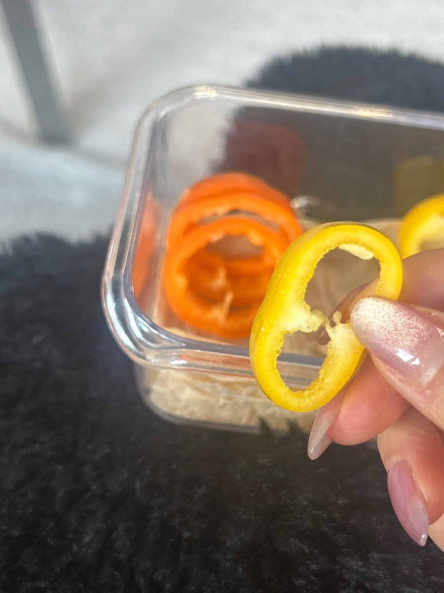 6mixxbbl's tweet image. 260106 🐱🫧 10:03AM

🐬 I’m so curious about Dubai chewy cookies that I’m waiting for a neighborhood café to open so I can try them for breakfast
🐱 Your first meal being Dubai chewy cookies?? That sounds like a happy morning but please eat at least two eggs first before you eat…