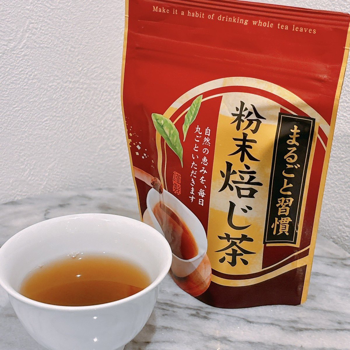 Tokyotocha's tweet photo. 粉末焙じ茶のご紹介です！
こちらの商品はお湯や水に溶かすだけですぐに美味しい焙じ茶が飲めます！
気軽に飲めるのでおすすめです！！
お店に足を運ばれた際は是非お買い求めください！

壽々喜園 https://t.co/OV0pNJ3iVH