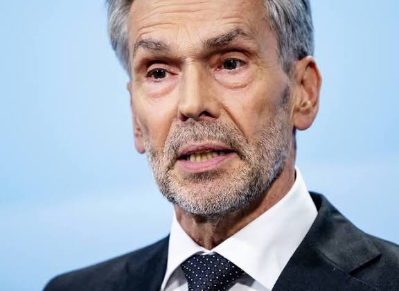 Het linkse sloofje en de pinautomaat van Zelensky, Rutte, WEF, NAVO en EU!