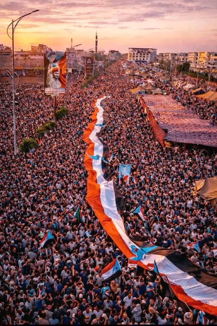 لن ينتصر إلا أصحاب الحق و أصحاب الأرض بريطانيا بجبروتها ظلت جاثمة على أرض الجنوب 128 عاماً ثم خرجت صاغرة بعد انتفاضة شعب خرج من جبالها الشامخة لم يرضى بالظلم والاستعباد …

الجنوب قصة كفاح ورجال شجعان أهل كرامة وعزيمة وقتال اليوم تكالبت عليهم القوى وغداً نصراً عظيم بتضحيات