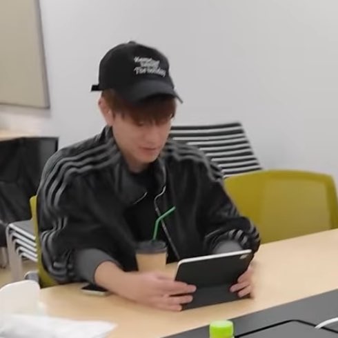 h922js's tweet image. kim seungmim ipad kid