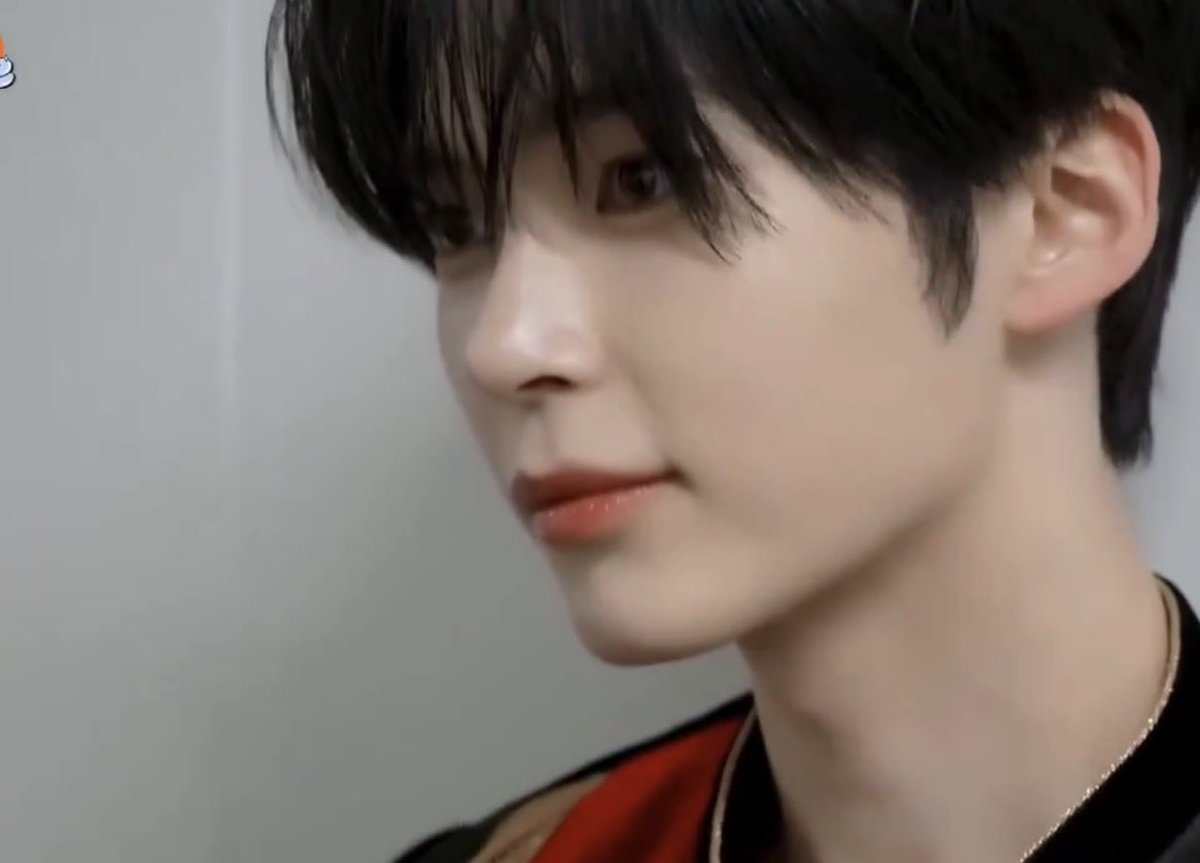 naaruuhodo's tweet image. 내가 떵한빈 조아하는 이유 사진 두장으로 요약