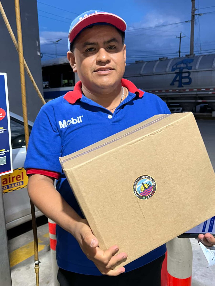 ConfePenyesFCB's tweet photo. 🥫 La @penyazulgranatm i la @IndobarcaE van repartir aliments a les famílies més necessitades durant les Festes.
💞 Les penyes blaugrana segueixen ajudant les seves comunitats arreu del món.

📲 https://t.co/aH9xcclmyI

🔵🔴 #FemBarçaFemPenya #ForçaBarça https://t.co/1e8jrtYr8T