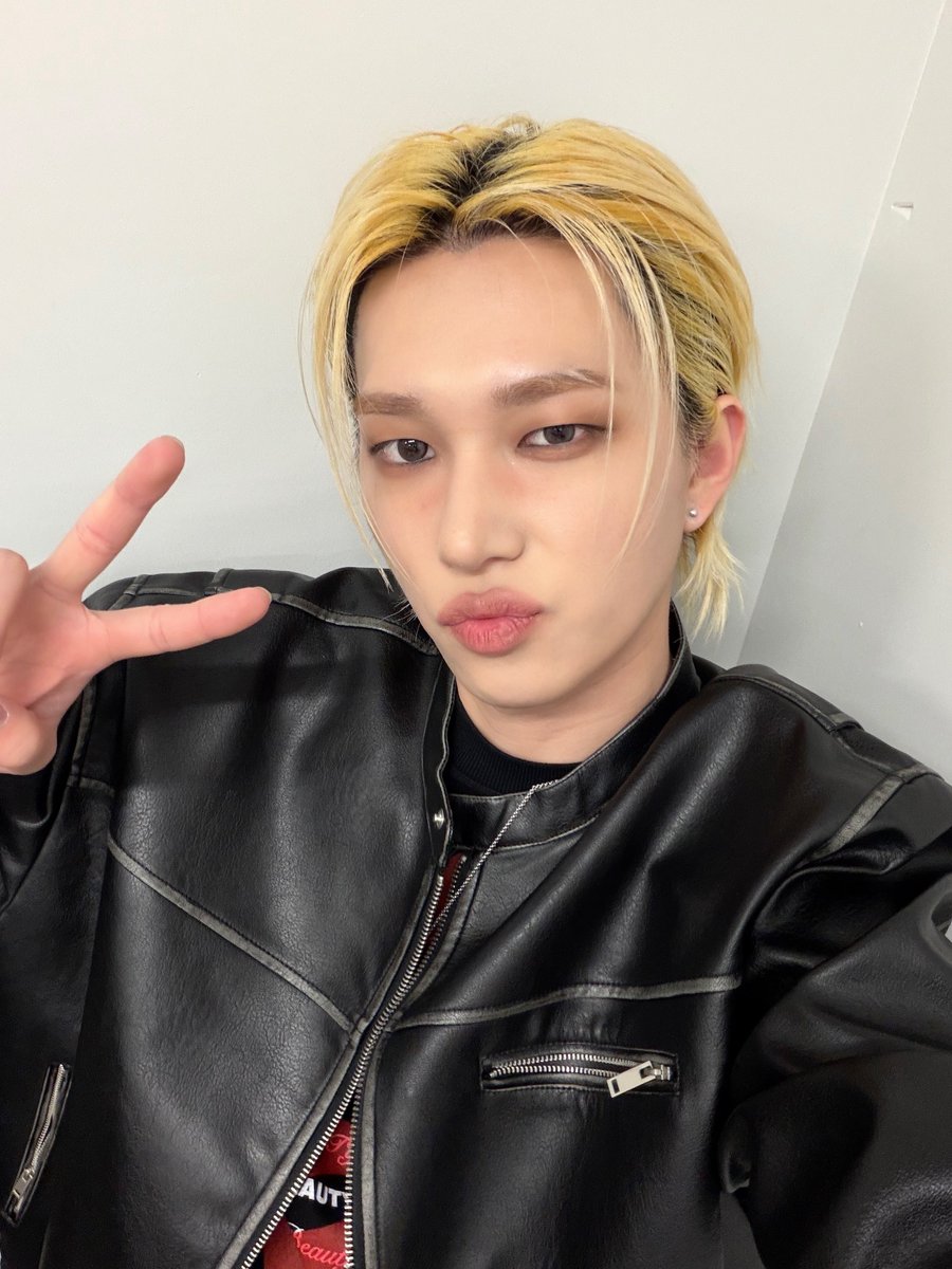 P1H_members's tweet image. 눈썹 스크래치🤘🏻

#P1Harmony #THEO