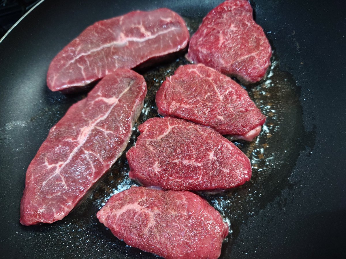 自炊ふぇすたちゃん、七草粥編
……のはずが残業後には七草セットが売り切れていた……3件回ったのに……
やけくそステーキ編🥩
ミスジとフィレ(。-`ω-) 