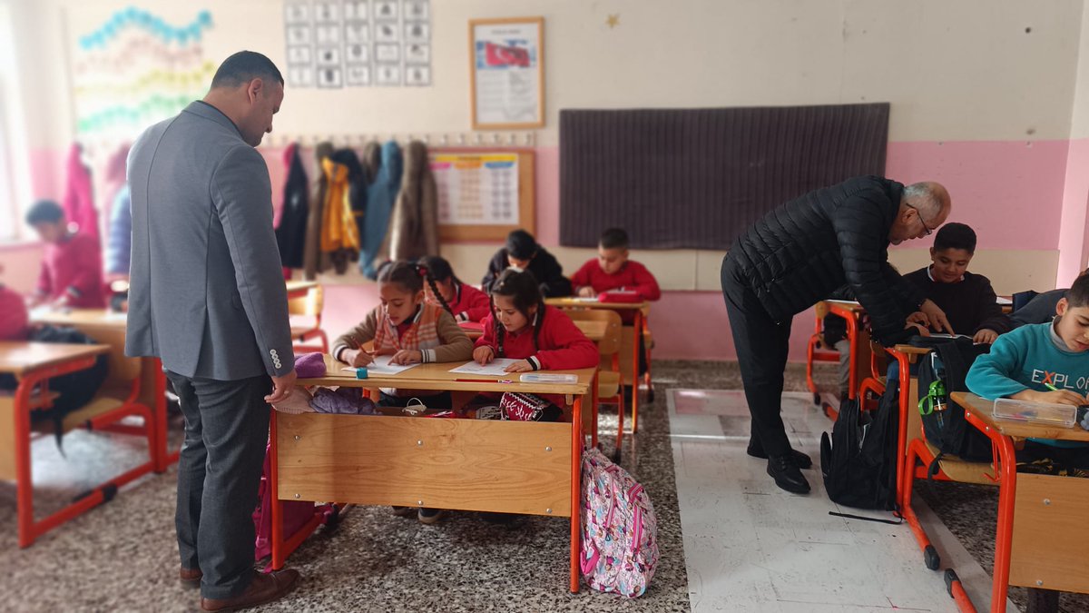 İlçe Millî Eğitim Müdürümüz Mustafa Bozgeyik ve Şube Müdürümüz Bünyamin Bozkurt, 📍Sazgın İlkokulunu ziyaret ederek öğrencilerimizle bir araya geldi.
<a href="/gantepvaliligi/">Gaziantep Valiliği</a> 
<a href="/Gaziantep_MEM/">Gaziantep İl Millî Eğitim Müdürlüğü</a> 
<a href="/Dr_Onderarpaci/">Dr. Önder ARPACI</a> 
<a href="/MustafaBozgyk27/">Mustafa Bozgeyik</a> 
<a href="/bunbozkurt/">bünyamin_bozkurt</a>