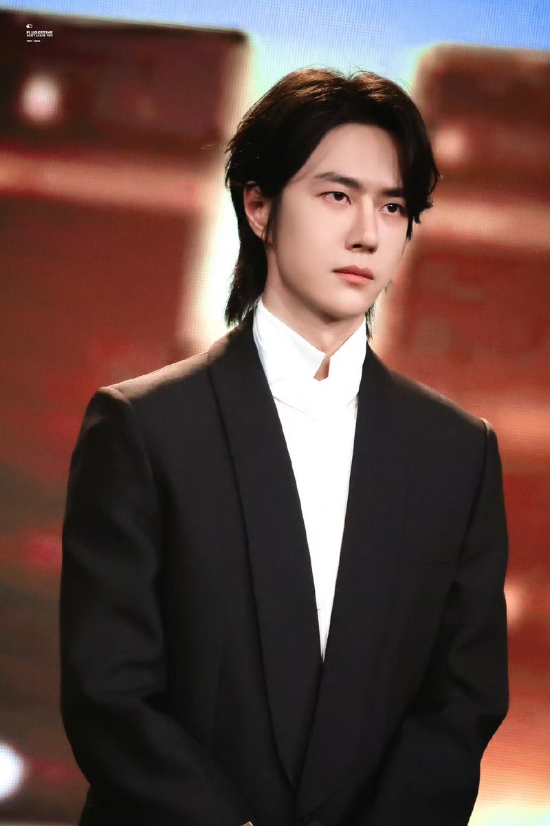 PakcheeforWYB's tweet image. ตำนานสลัดชุดนักแข่งเปลี่ยนเป็นชุดสูทเข้าร่วมงานประกาศรางวัลอะ หล่อตรึงตาตรึงใจมาก

#หวังอี้ป๋อ #WangYibo