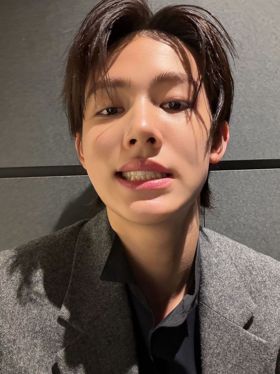 zhaoyufancokr's tweet image. [260107] Seonghyeon weverse posts

Dior❤️🔥

#SEONGHYEON #성현