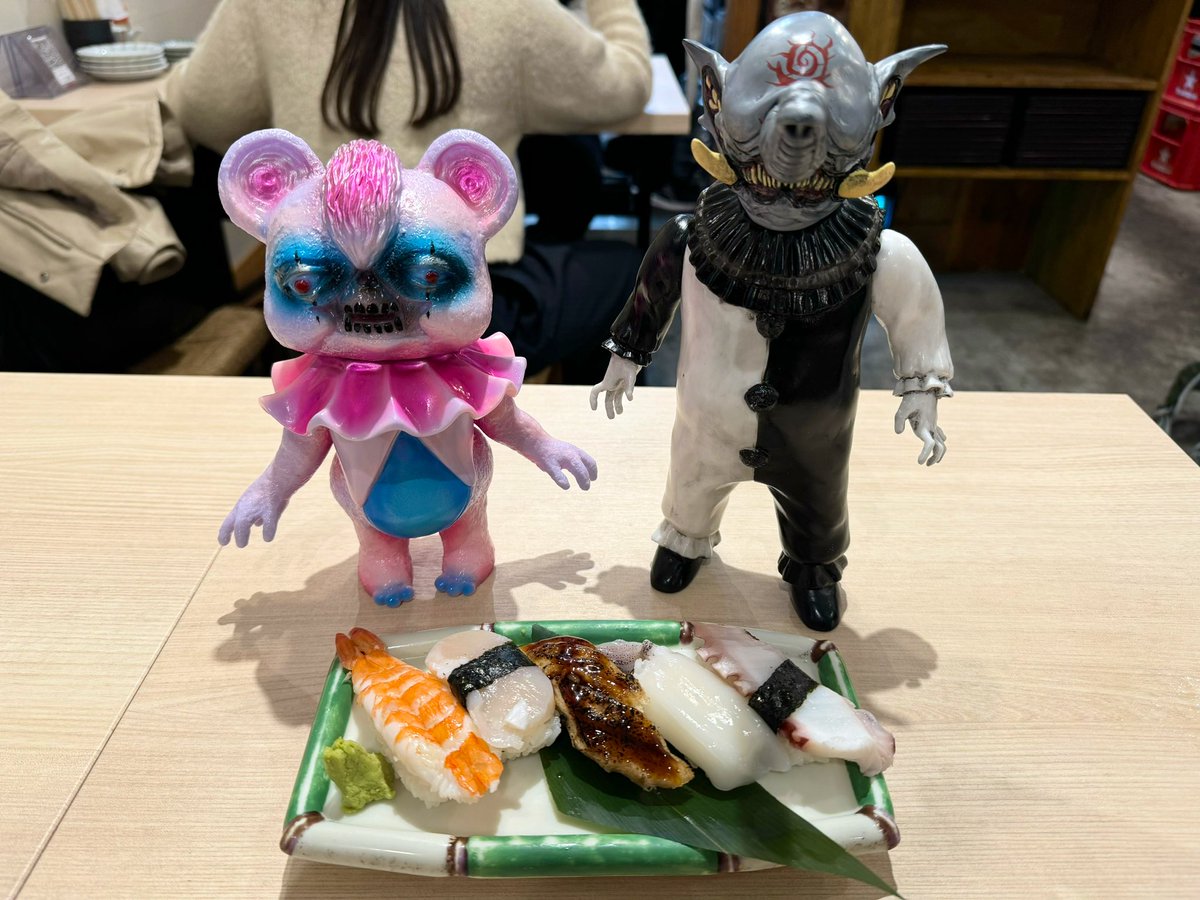 暗黒エンターテイメント　睡　ソフビ　インディーズ　スーフェス　ワンフェス　アート あと3日後に開催のアビスに向けて英気を養います🍣❤️‍🔥💪🏻✨ #暗黒