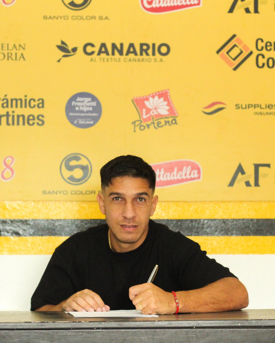 CSyDFlandria's tweet photo. 𝐅𝐫𝐚𝐧𝐜𝐨 𝐂𝐨𝐬𝐭𝐚 𝐞𝐬 𝐧𝐮𝐞𝐯𝐨 𝐫𝐞𝐟𝐮𝐞𝐫𝐳𝐨 𝐝𝐞 𝐅𝐥𝐚𝐧𝐝𝐫𝐢𝐚 🐥

🔙🏆 El campeón 2014 y pieza clave de la Primera Nacional 2017, regresa a su casa para disputar su tercer ciclo en el club. 

¡Bienvenido, Paqui! 🤩 https://t.co/TCkpECFpzc