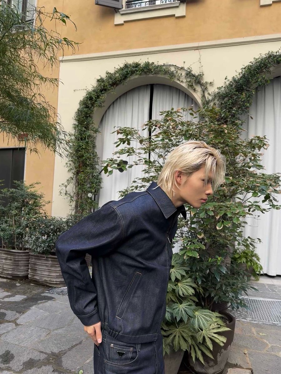 ᅠ
Still can’t figure out why looking 𝘩𝘢𝘯𝘥𝘴𝘰𝘮𝘦 and effortlessly 𝘤𝘰𝘰𝘭 comes so naturally to me. 
ᅠ