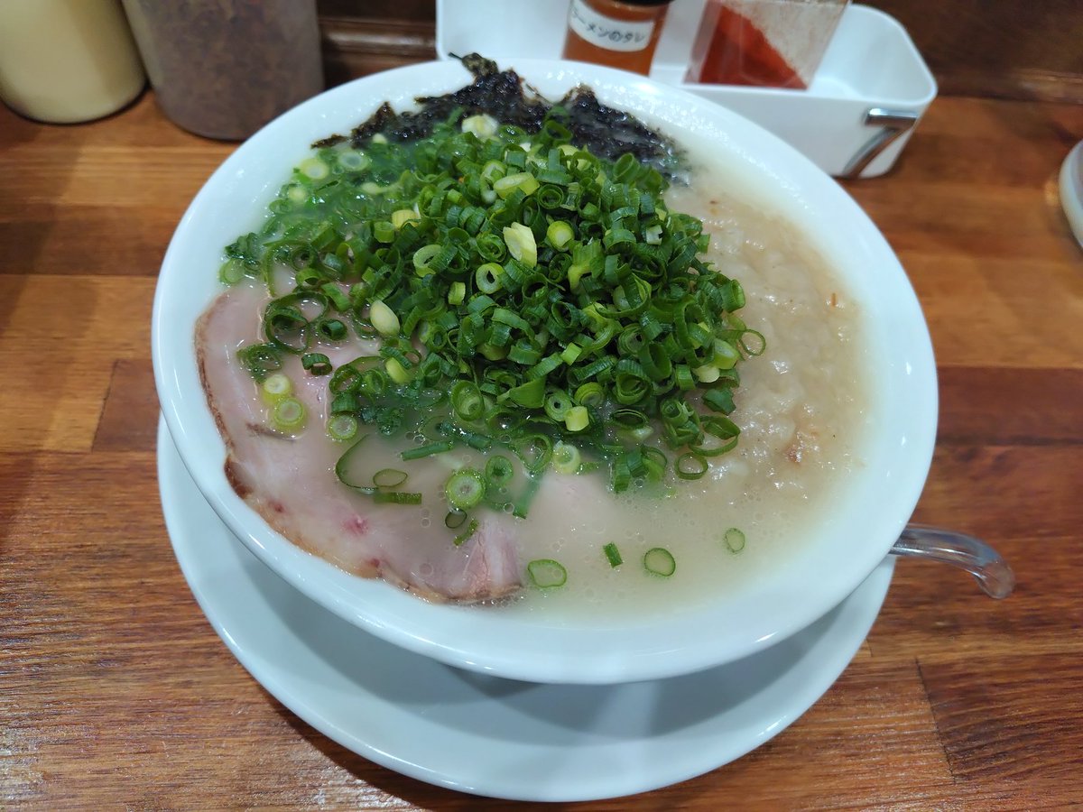 無冠阿佐ヶ谷さんでスケソウダララーメン細麺味玉！
なるさんはネギ増しで(笑)
牡蠣もホタテも美味しいけど、スケソウダラが一番好きかも(^-^)