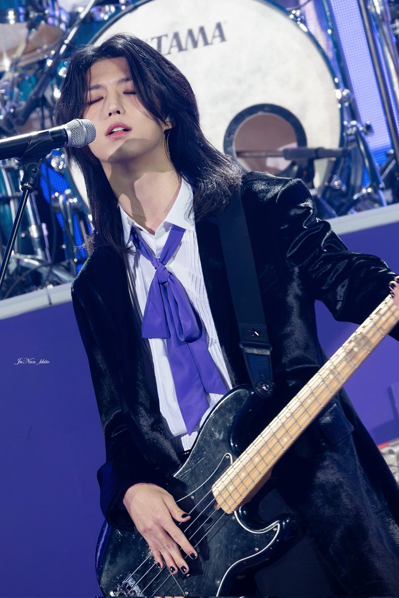 JuNan_kkito's tweet image. 260103 팬미팅 첫공

베이스 든 쥬나니가
너무... 너문데여... . ૮₍ ͒ ˃̣̣̥᷄ꇵ͒˂̣̣̥᷅ ू ͒₎ა　　

#엑스디너리히어로즈 #엑디즈 #XdinaryHeroes #한형준 #준한 #JunHan