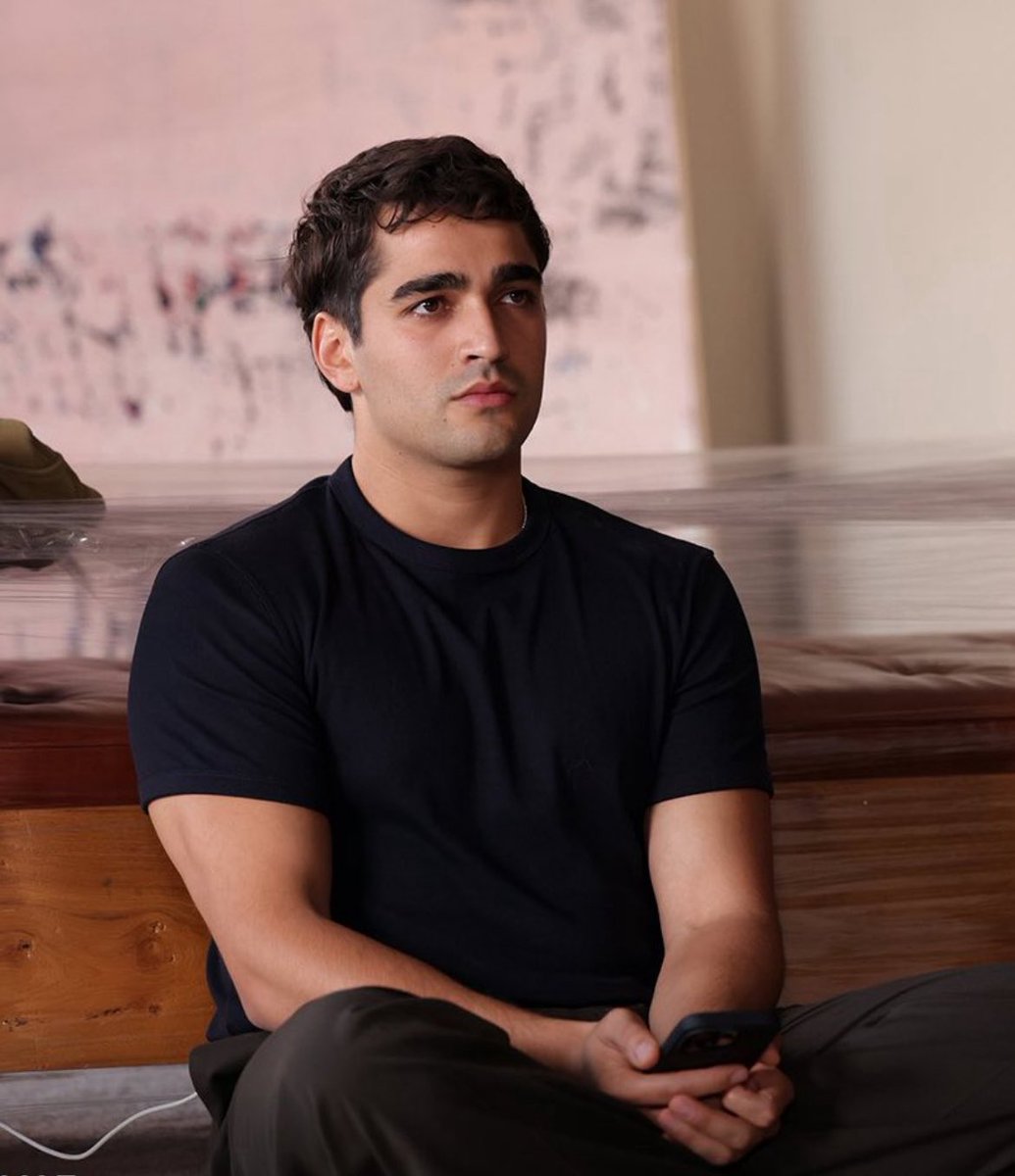 sen çok güzel bir çocuksun <a href="/mertramazandem/">mertramazandemir</a> o kusursuz yüz🪬🖤 İnsan izlemelere doyamıyor

#MertRamazanDemir #BizeBiŞeyOlmaz