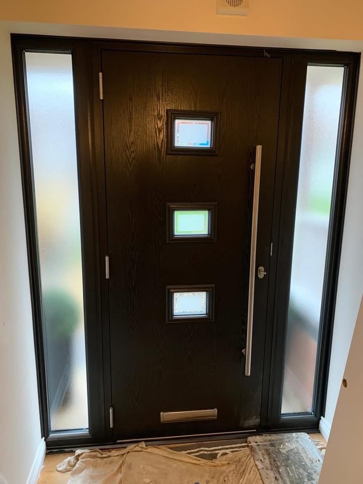 Sleek front door upgrade ✨
Anthracite grey composite door with matching sidelights.

Modern, secure, and full of natural light.

📍 Burton: DE14 1SG | 📞 01283 567080
📍 Derby: DE24 8HL | 📞 01332 371883
🌐 abbey-glass.co.uk

#CompositeDoor #KerbAppeal #HomeImprovement