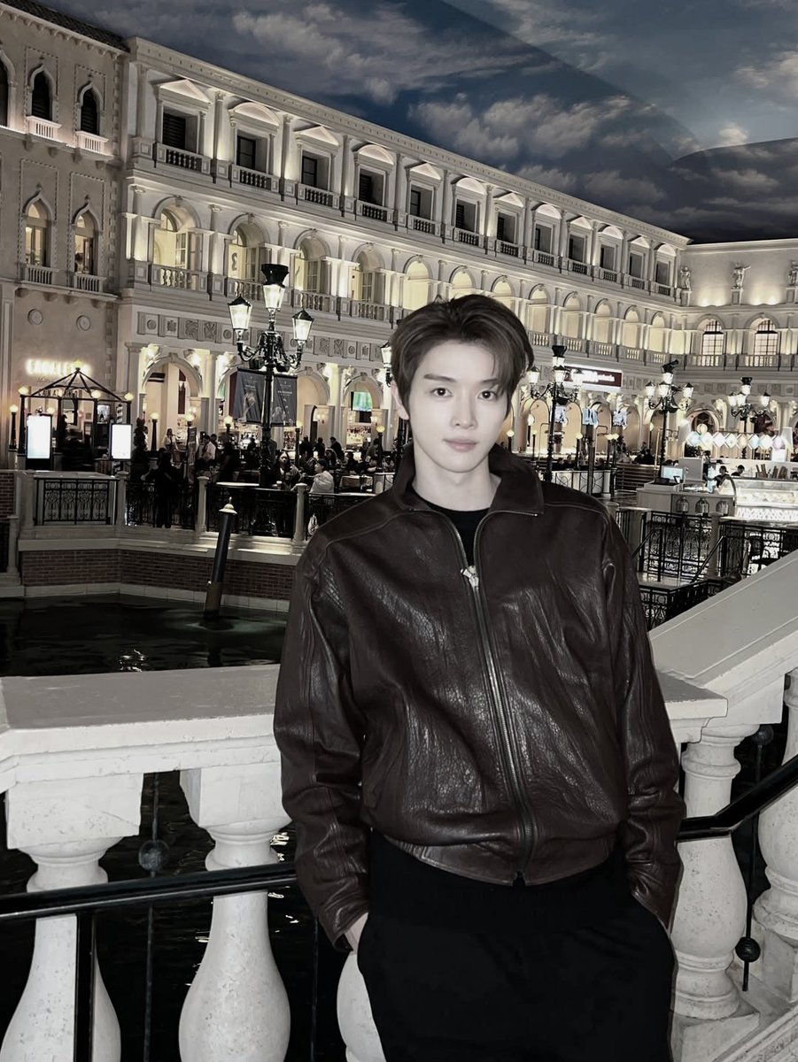 sunigchan's tweet image. The way my forehead stole the show in Vegas… yeah, that happened.