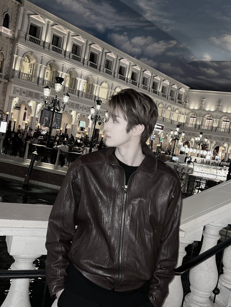 sunigchan's tweet image. The way my forehead stole the show in Vegas… yeah, that happened.