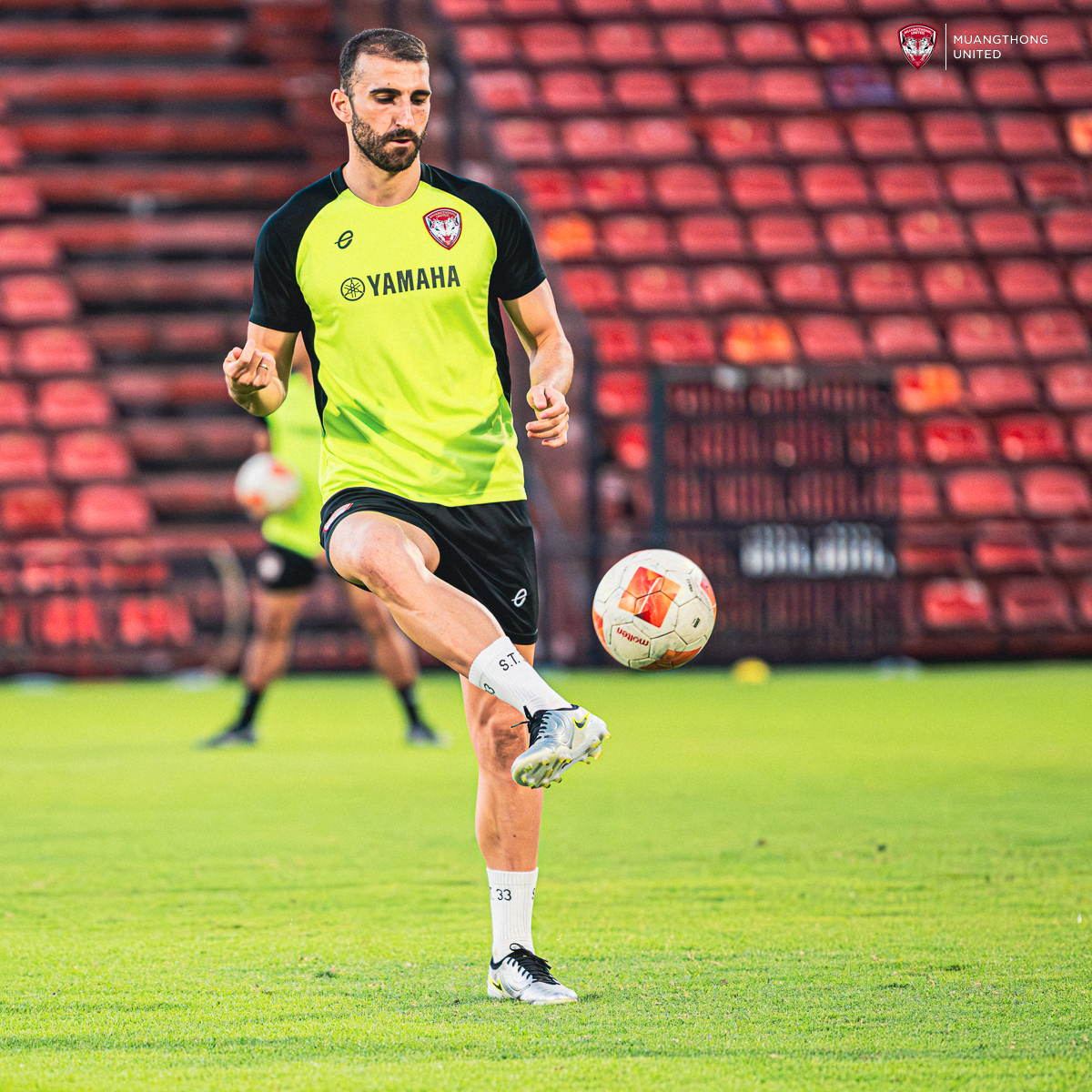 MuangthongUtd's tweet image. LIVE 📸 FROM TRAINING - warm up for the session
#mtutd #FootballTraining #Thaileague