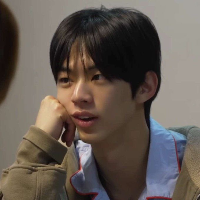 247withDohoon's tweet image. Can’t believe he woke up looking this pretty