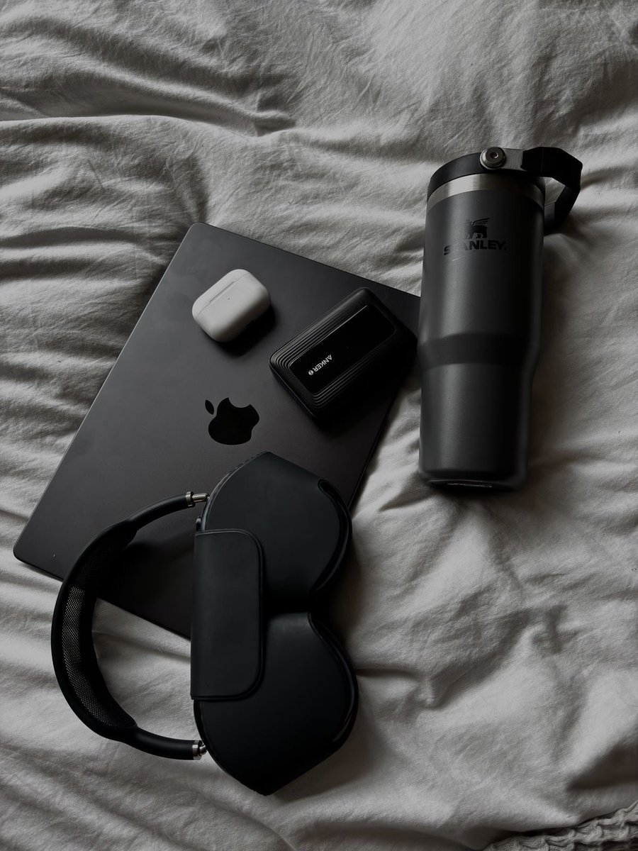 𝒞𝓁𝒶𝓈𝓈𝓎 tweet media