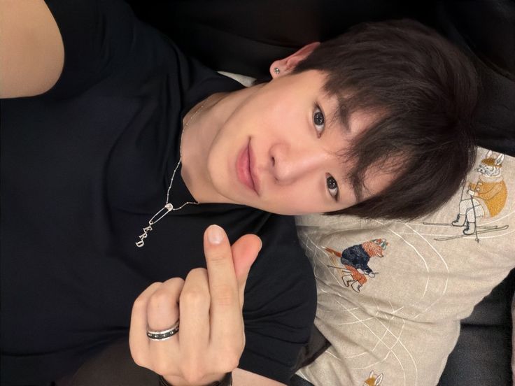 Malam, lagi apa sayang?