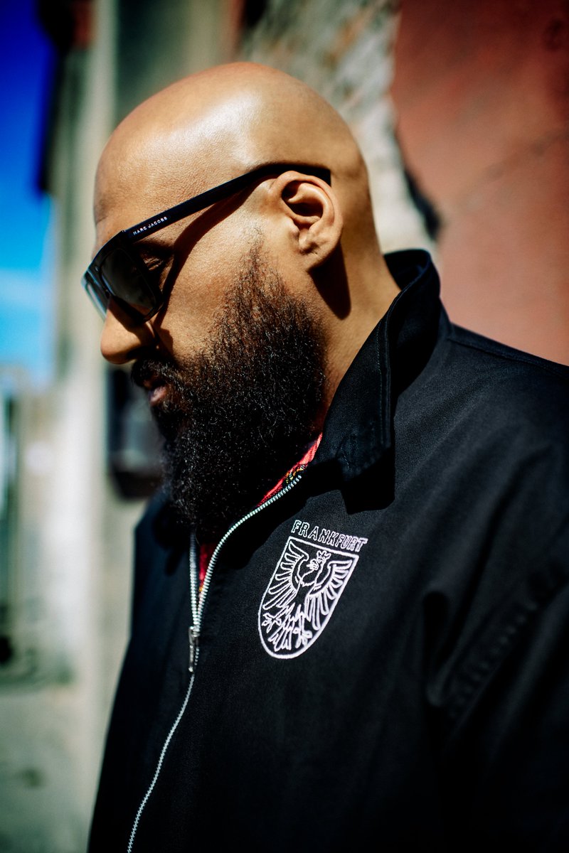 mosespelham's tweet photo. Die Frankfurt- und die FFWL-Circle-Harrington-Jacken sind wieder in allen Größen im FFWL-Shop unter https://t.co/ujXZih3nhP erhältlich. 🦅

#mosespelham #fromfrankfurtwithlove #harrington #3p #urbanstreetwear https://t.co/ghA4KN5VIG