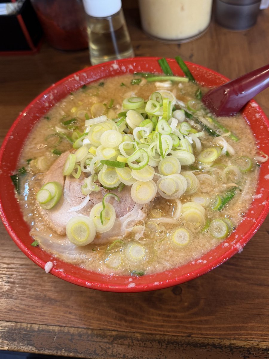 27kenmore1's tweet photo. 『 らーめん 弁慶  堀切店 』
📍東京都葛飾区小菅2-21-13
みそらーめん  1,030円
※油 : 普通、麺の硬さ: 普通 https://t.co/dbdJQJd4SD