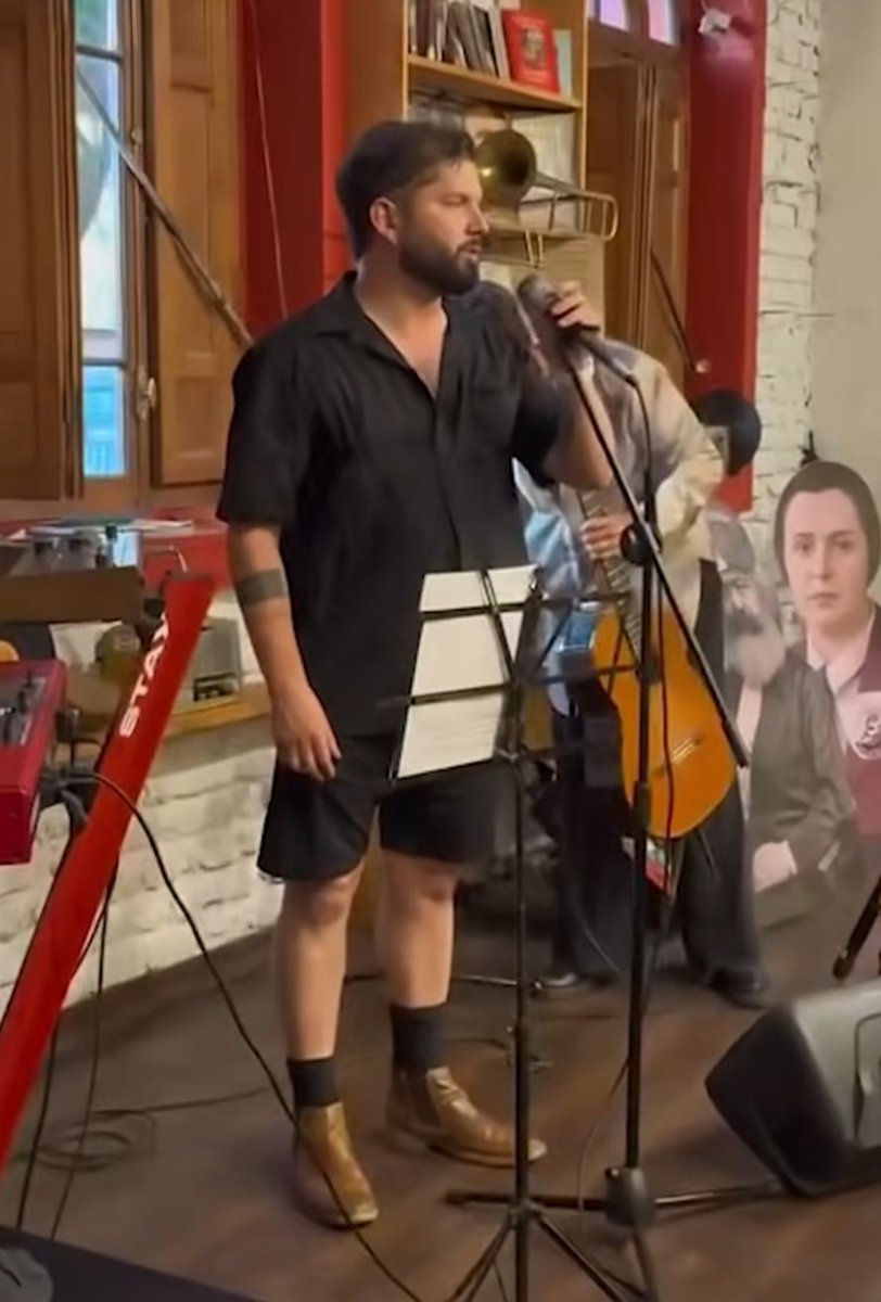 Cuando se pregunte qué significa la expresión; "no estar a la altura"... mire esta foto 👇🏻... y entenderá.