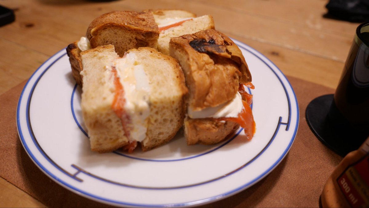 izufishing's tweet image. 年明けと仕事復帰してから早速多忙に。。これからはまた元の生活に戻っていくのかな　今日はスモークサーモンたまごサンドで夕飯　また毎日食べるものが同じ様なものばかりになってしまいそうだな

#自炊