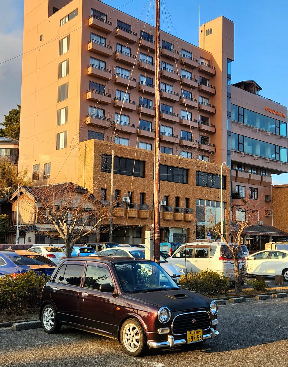 _gino06's tweet image. 竜宮ホテルを背にミラジーノ📸

夕焼け時に撮ったからジーノの色味も渋さが増して最高😎