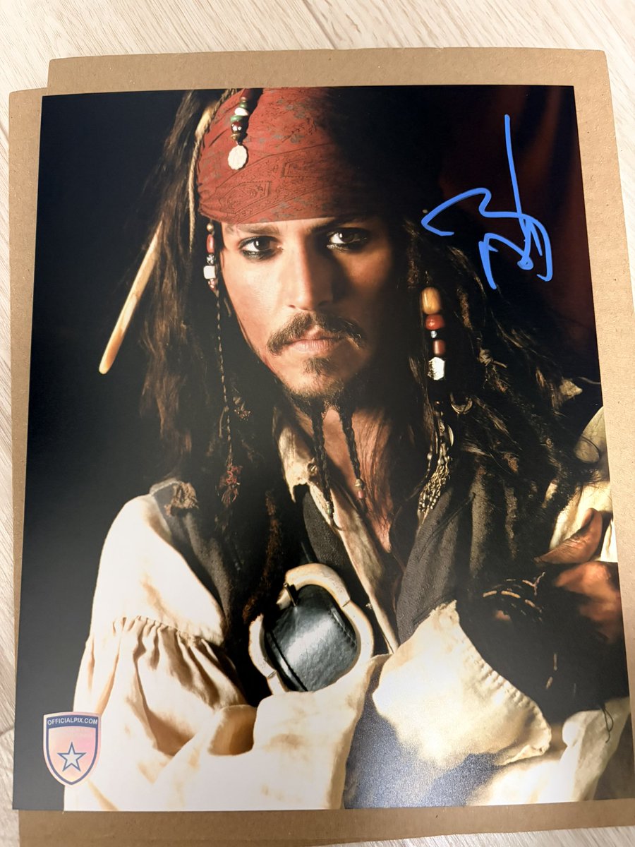 ジョニーデップ　サイン ついにジョニーデップのサインが届きました✨ ペンの色はお任せにした