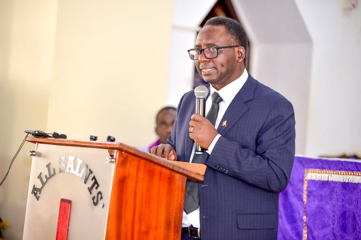 JGI_ug's tweet image. Chief Guest Hon. Janet Museveni eulogized Jane as “a great conservationist, who touched &amp;amp; inspired multitudes of people. Her legacy will live on forever because of the great work she did&amp;amp;impact created in Uganda and world over.”
#JaneGoodall #Legacy  #Conservation #RootsAndShoots