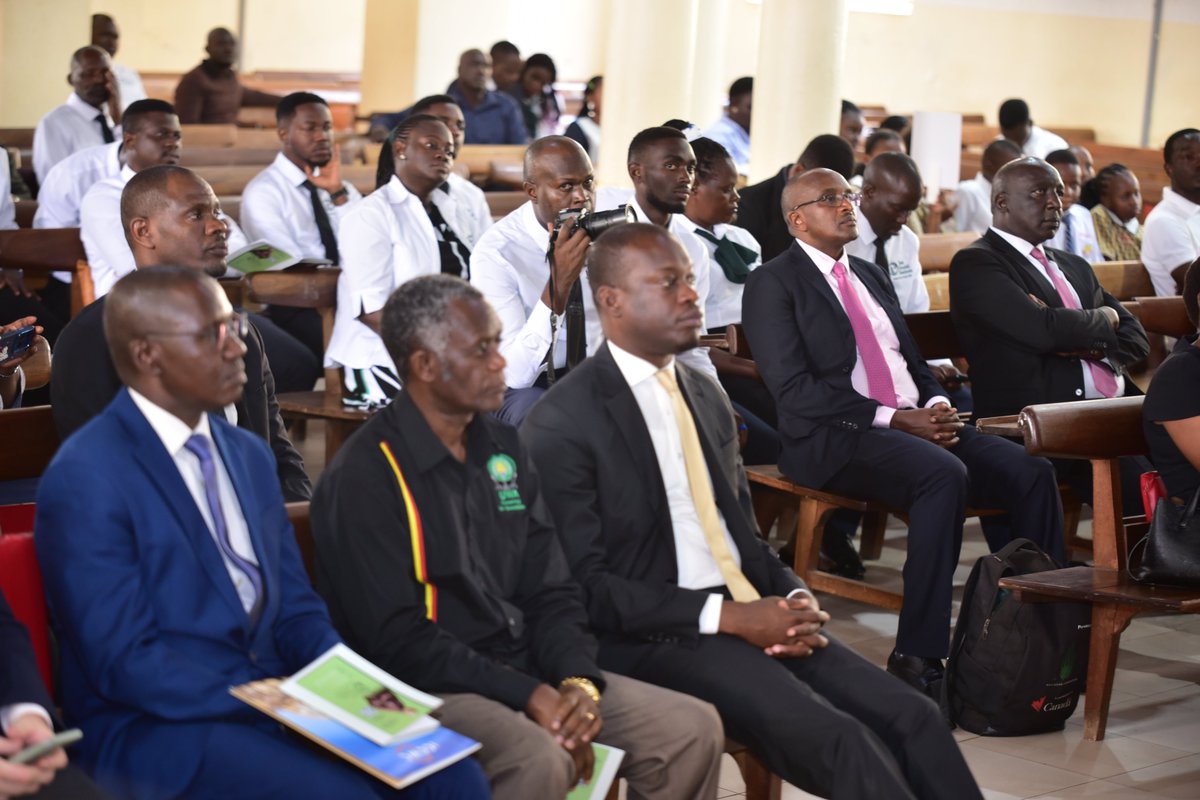 JGI_ug's tweet image. Chief Guest Hon. Janet Museveni eulogized Jane as “a great conservationist, who touched &amp;amp; inspired multitudes of people. Her legacy will live on forever because of the great work she did&amp;amp;impact created in Uganda and world over.”
#JaneGoodall #Legacy  #Conservation #RootsAndShoots