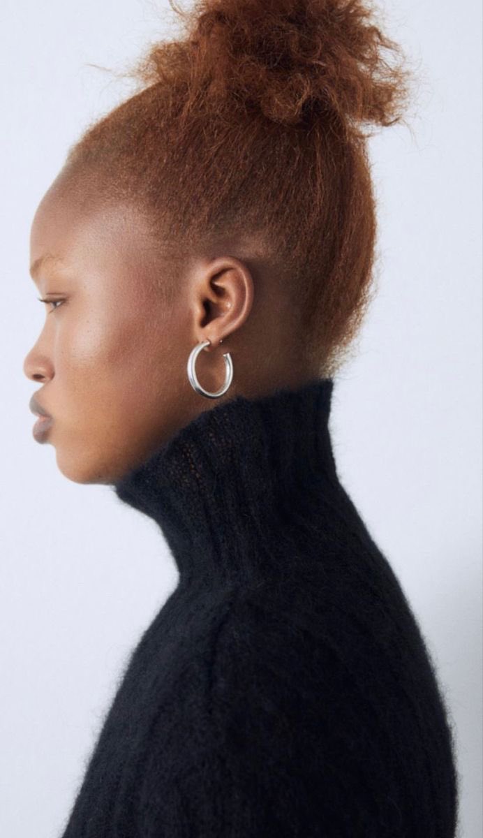 saintdutchess's tweet image. I’m in need of a perfect chocolate brown that matches my skin tone.