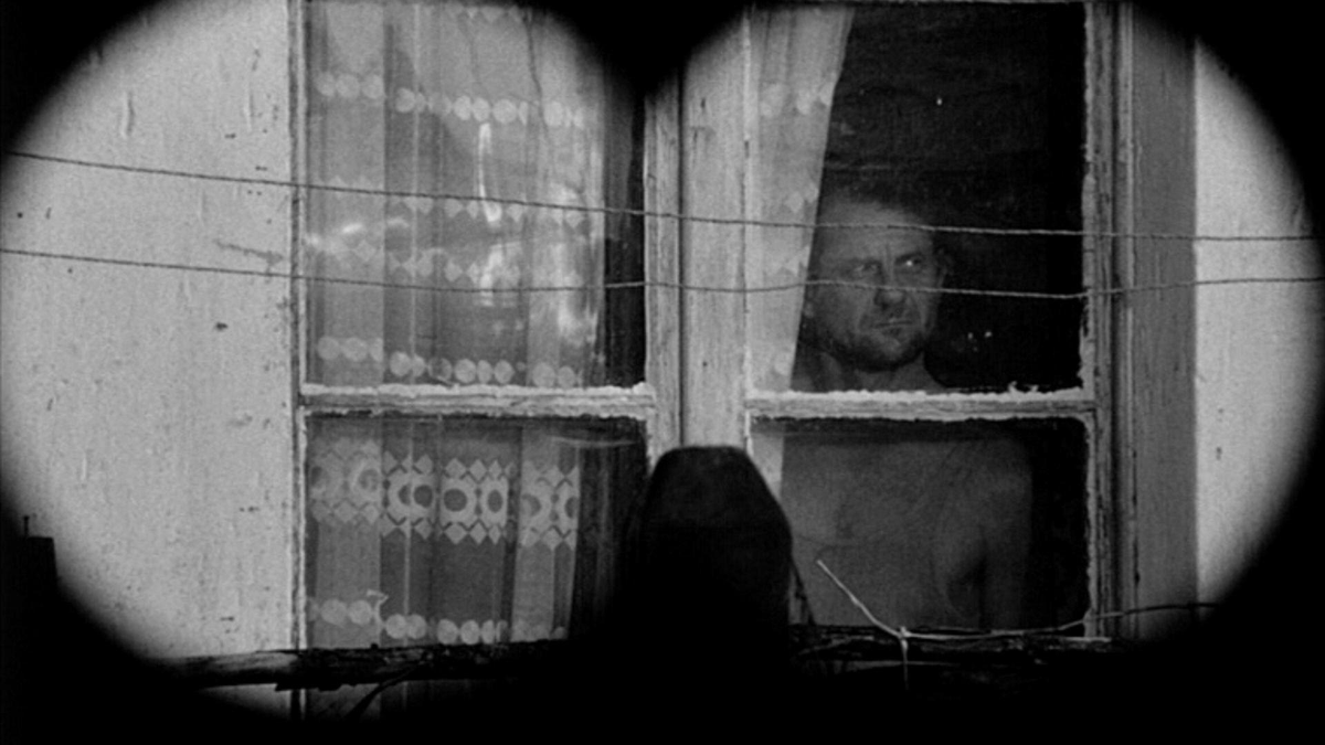 Filmaffinity's tweet photo. Sátántangó (Béla Tarr, 1994) - 7,9 en #FilmAffinity