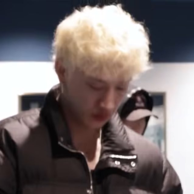 gnabnahc97chris's tweet image. i will never shut up about bang chan being a mashed potato with his short blonde hair 😭😭😭