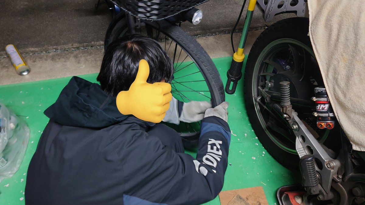 str79ymm's tweet image. 仕事中に、ﾂﾏから長男の電チャリ、パンクしたらしいから修理してあげてとメッセージが来てた。 何も言わず長男にパッチ修理方法だけ送ったった。 ちゃんと自分でやり始めとる(⁠*⁠´⁠ω⁠｀⁠*⁠)めずらしく感心
やっと完成したと思ったらタイヤのビード裂けてたけど(´・ω・`)空気入れサボってたな