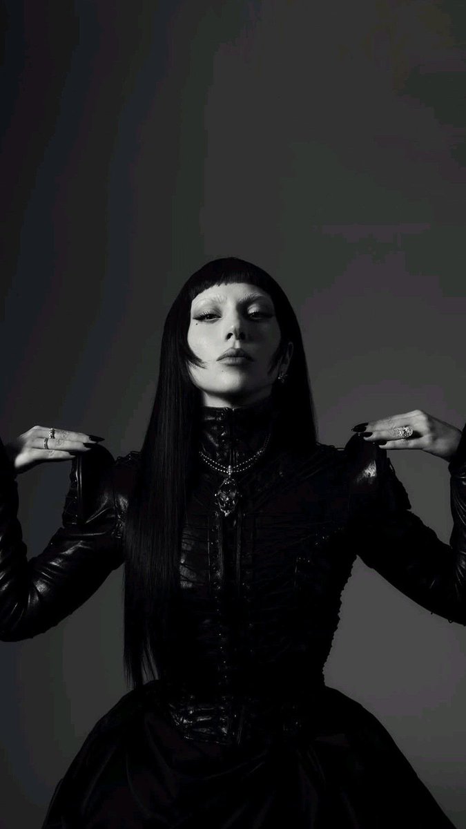 今月Liveだけど、みんなFB作っていく??
いつもの自作チケどーしよかな〜
ちなみに参戦は30日㈮です！
 #レディーガガ